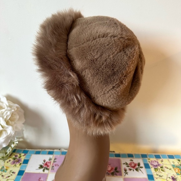 Elegant Brown Cream Faux Fur Hat - Picture 3 of 7